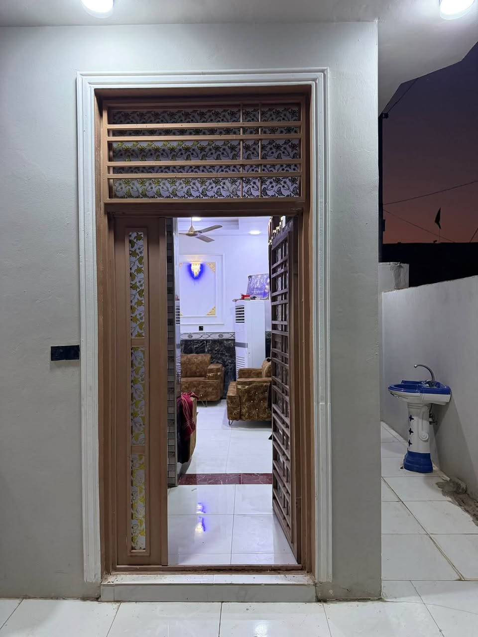 يا الله بيت ٢٠٠م طابق واحد منطقه ال٥٥ على ساحه بنيان درجه أولى البيت كله جمس بورد طابوك جمهوري سيراميك لوح البيت كلش مرتب السعر ١٤٥ مع المجال للاستفسار اكثر اتصل ***********
