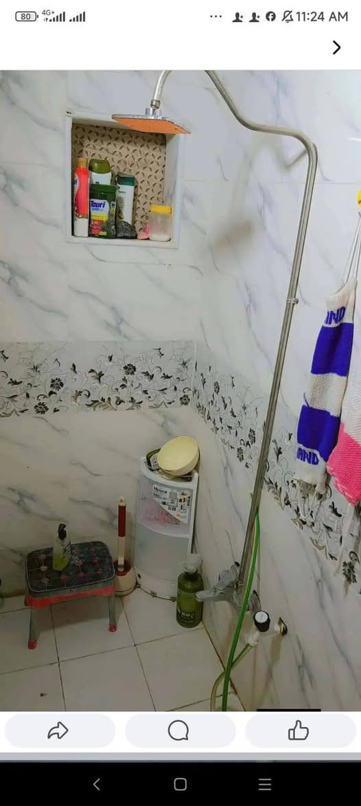 سلام عليكم بيت البيع مساحة ١٠٠ مربع غرفتين نوم وصاله ومطبخ وصحيات وستقبال العنوان شارع صب عمود ٣٢١ قرب السوك 
بيع مستعجل السعر ٣٣ بي مجال 
بناء درجه اولى معلومات اكثر اتصل رقم او مراسله واتساب ***********@
