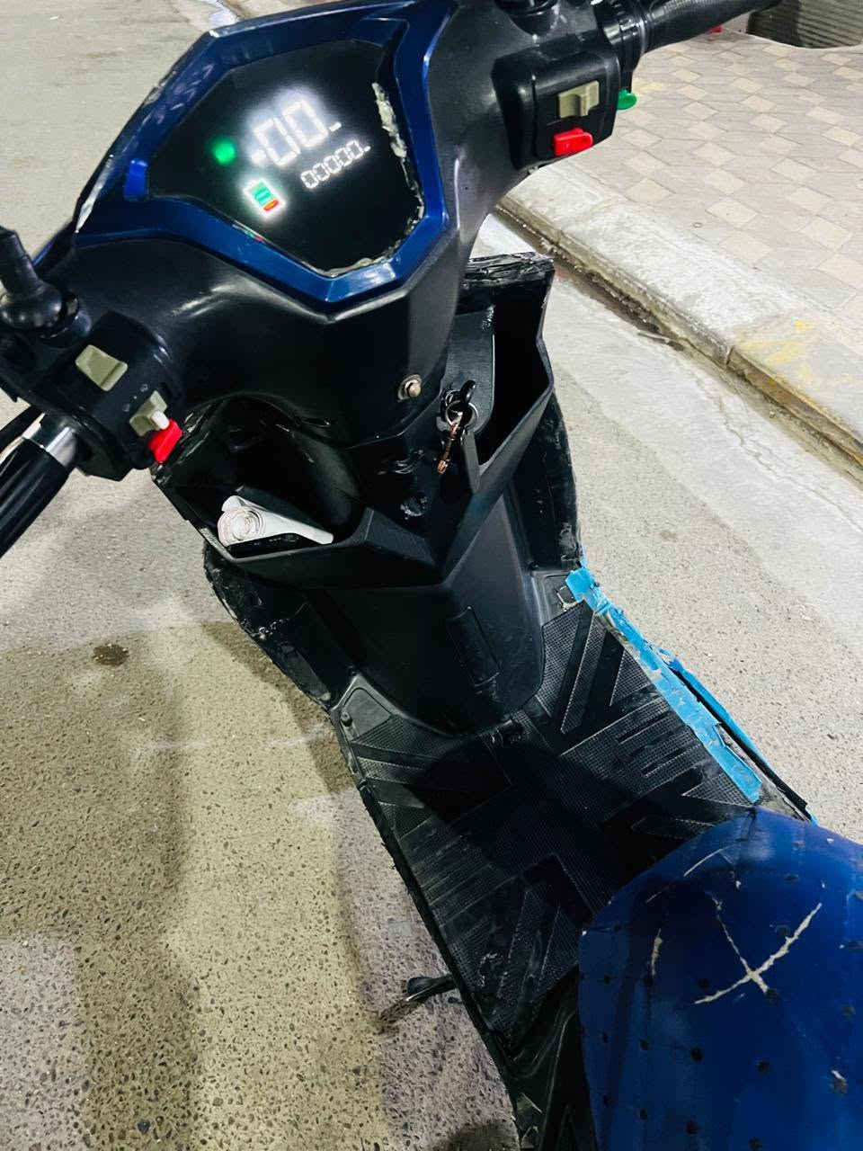 سلام عليكم موطور شحن للبيع خمس بطاريات شرط عل فحص يقرن عشره ونص وعقل جديد تايرات جدد س كشره تعبان ول ويل ماله بي شلون الخرطه بس اول متحرك اله اذا تقبط اليده كبل بس بل بدايه وله بل معدل يمشي وكلشي مابي عارضه ب 250 وبي مجال وذا اكو مراوس بموطور بانزين اراوس مكاني الرمادي الصوفيه هـ، ***********
