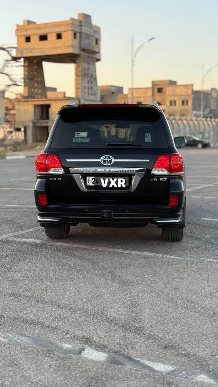 السلام عليكم للبيع للاندكروز 2015
فئة Vxr  محرك 5700 8 سلندر 

تجي فول مواصفات حتى جنطة كهرباء

السيارة مكفوله بدون صبغ وبارد 

ماشيه 155الف كيلو متر 

سيارة جديدة بمعنى الكلمة

السعر ٤٠٥ ورقه بيها مجال 

مكان كربلاء للاستفسار ***********
