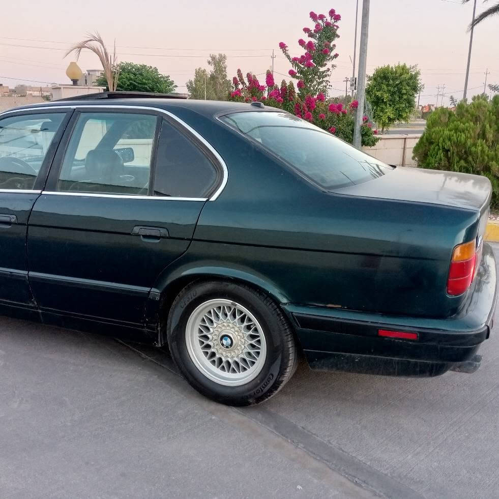 سلام علیکم اخوان. بی ام موديل 1991 حجم 520بيلاد كير عادي كير و محرك شرط شرط مابي صرف و بخار ولا صوت مكينة كبس سيارة بدون ضربة بدون غياس فول مواصفات فقط كير و تبريد تدفيئة يشتغل حيل ثلج 🥶 صقف سلايت اربع جامات كاربائي كشن جلد لايت حلقة زينون قفل مركزي تحكم سكان تحكم لايتات ويل حصير كاربائي كل يشتغل مصمعات بيلادي سنوي جديد لحد 2031 بأسمي شرط تحويل و وكالة سعر 52بي مجال 
***********
*********** كركوك, العراق
