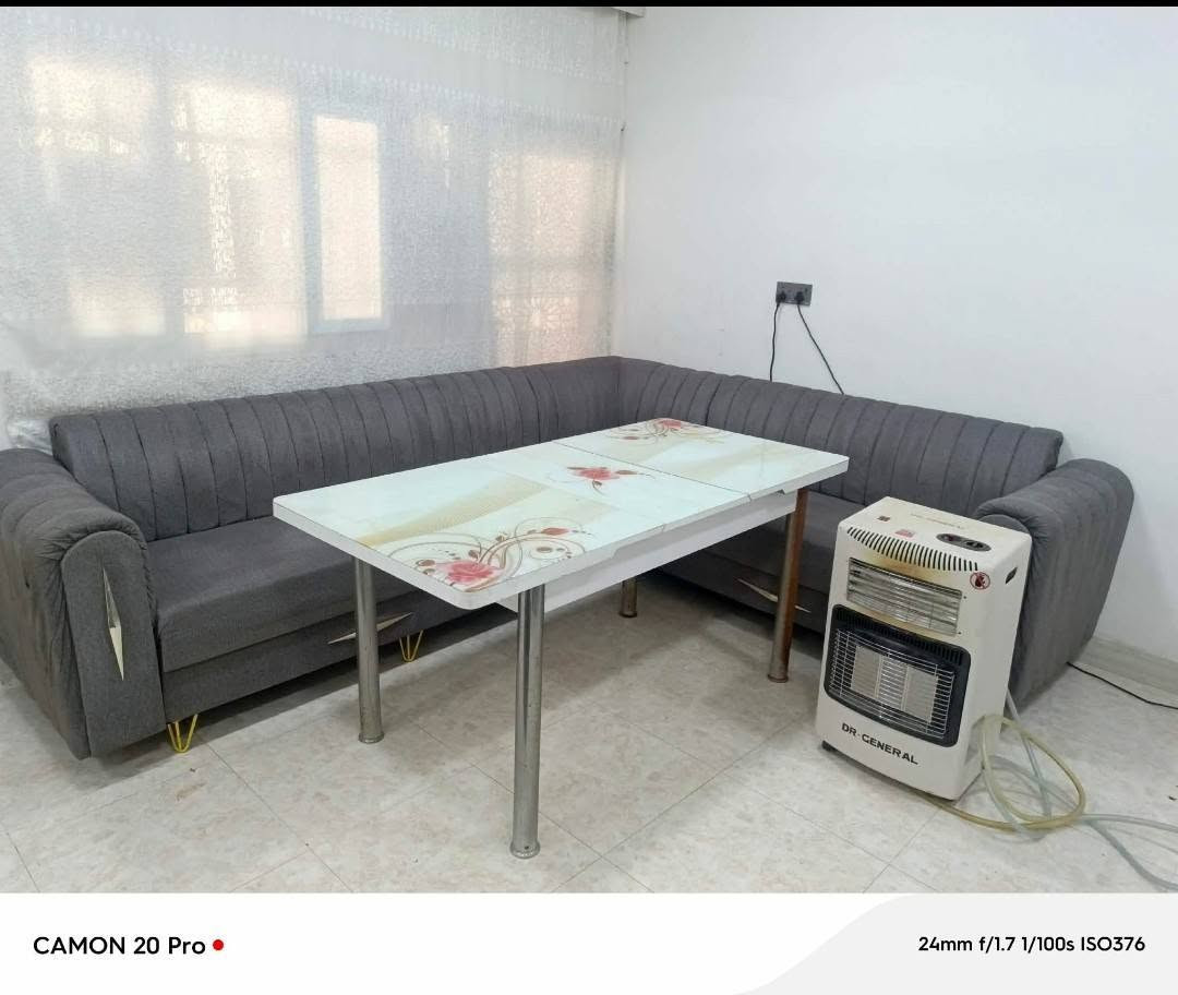 اغراض منزلية للبيع  
ديوان تفصال ٥ امتار مع ميز طعام وصوبة غازية كهربائية ٣٥٠ الف 

والجرابي نفر واحد عدد ٢ سعر الجرباية الوحده ٥٠ الف مع الشد والتوصيل 
***********
