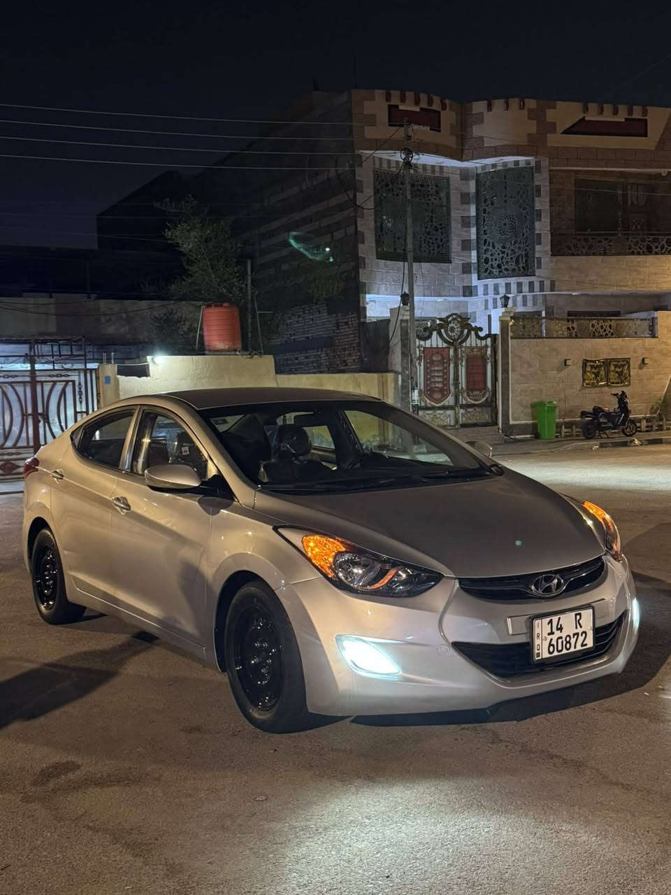 سلام عليكم للبيع النترة مديل 12سيارة جاهزة منضومت تبريد مكينة بجيس 1600وارد كوري السيارة جاهز مجهزة سنوية جديدة مكفولة من الضربة بيها الصندوق والقمارة والبنيد جاردات ومصبوغات بدون معجون بس صبغ الشراي يتصل ***********مكاني البصره القبلة
