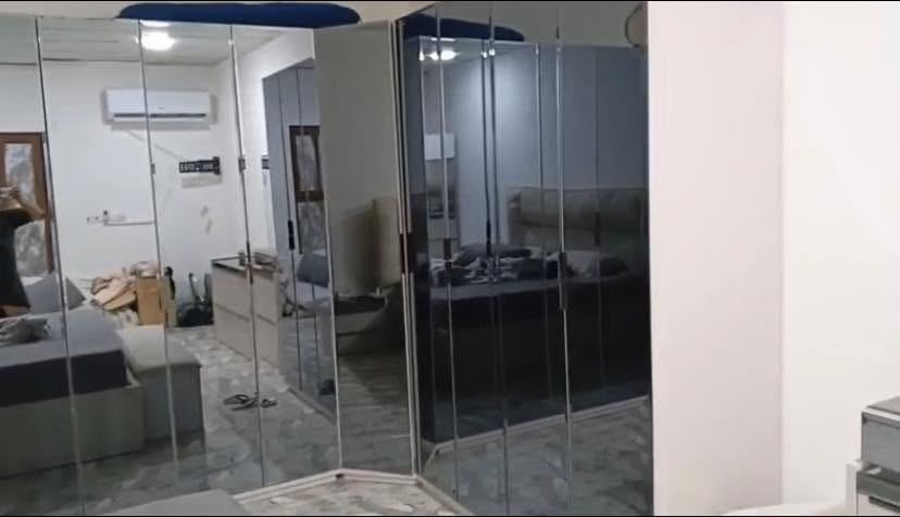 السلام عليكم الي يحتاج فك وتركيب غرف نوم تواصل )(***********

موجود كادر كامل فل وشد
