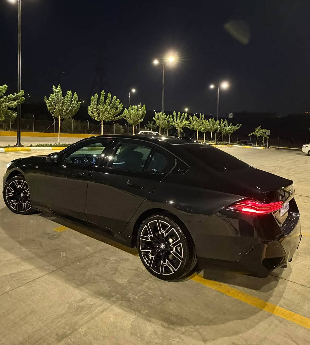﷽
BMW M KET سلام عليكم 
سعر :مناسب جدا🔥
موديل: 2024 🪬
وارد: خليجي ✅
دواخل :لدات كرستال💎
نضافة : سياره 100% 
السعر : 425💰
لوگژري:الفخافه🔱
مواصفات سياره فول اندفجول
دواخل احمر لون راقي
بانوراما
٥ بردات
7 مود تغير شاشات
شاشات ديجتل
لدات متنوع الخلفيات
اوتو بارك 
تحكم من الموبايل بلكامل
تحكم عبر التكلم بلكامل 
تنوع القياده ٦ مراحل
حساسات ٣٦٠ درجه
شاشه عربيه بلكامل
شاشة تبريد مركزي خلفي
صندوق كهرباء
رادارات امامي خلفي جوانب
كسنان مساج وخزن وكهرباء
ترحيبbmw
بيها شبر جاملغ خلفي صبغ بدون دواخل
 محرك بشرط ارقام سنويه جديده ب اسمي راسن احولك مكان السياره السليمانيه  ***********
