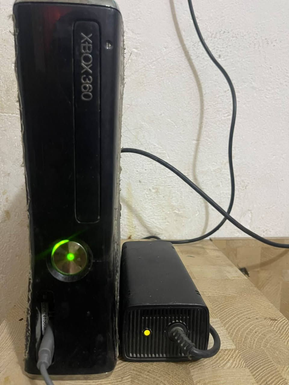السلام عليكم  اكسبوكس 360 بي 219 لعبه جهاز نضيف وكامل اي نقص مابي تجي تفحص وتاخذ وتروح السعر 100 المكان الزعفرانيه *********** واتساب موجود راسل وتدلل

