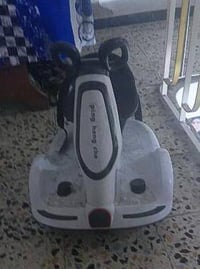 أبيع سيارة أطفال كهربائية، شكلها حلو ومناسبة للصغار، وتشتغل بشكل جيد. ...