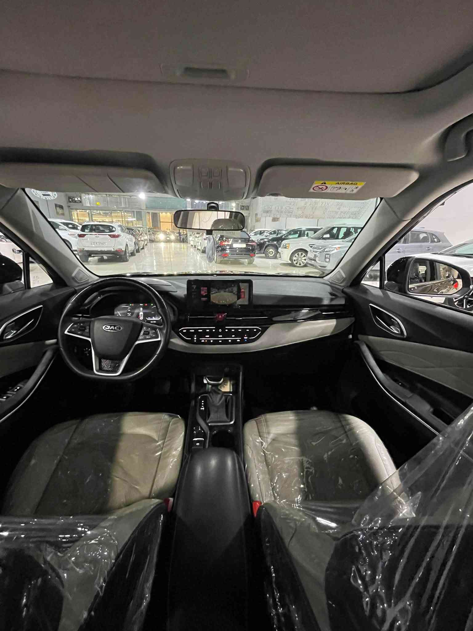 JAC JS4
مودیل2023
بدون صبغ مکفول ✅
مواصفات 1/1فول مواصفات 
(٤ کاميرة/شاشة/CARPLAY/ تحکم ب ستیرن
تحدید سرعة / تبرید مرکزي &تبرید لمس
کشن کهربائي & جلد & داخل ابيض/
فتحة سقف/ بريک بصمة / کيج الکتروني 
بصمة/ حساس/ویل کروم/زینون بلادي 
لایت حدسة &LED/  مراية شفت )
٦٠ الف کيلومتر ماشية
رقم اربيل رقم سنوية هزة کل جدید 
تحویل & غرامة& صبغ& کل بشرط
سعر فقط (105) ورقة 10500$
عنوان : اربيل معرض سمکو اغا
