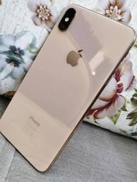آيفون XS • ذاكرة ٦٤ • بطارية ٧٤٪
