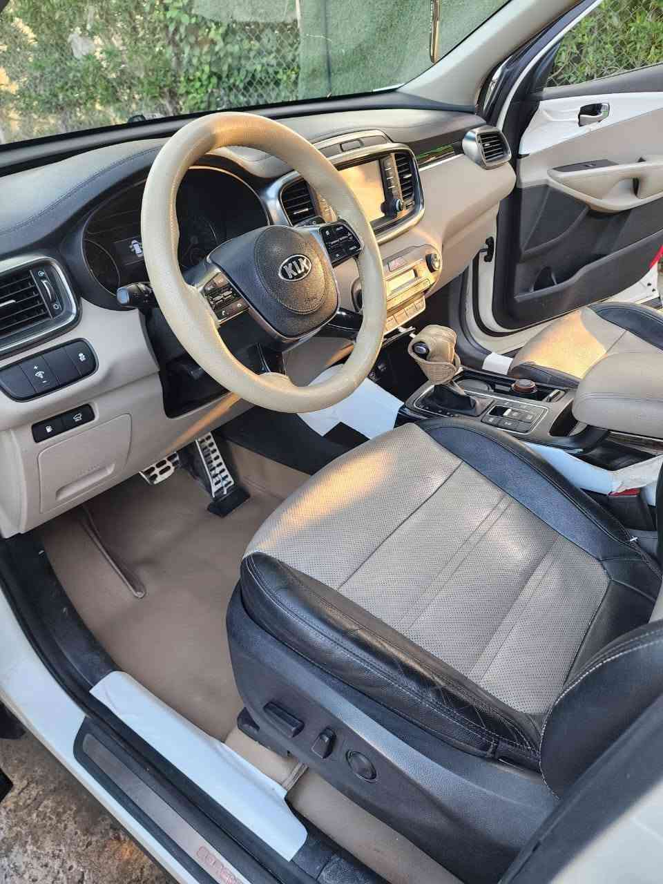 السلام عليكم
سورنتو خليجي ٢٠٢٠ فول واحد على واحد ومكفولة كفالة عامة عدا اربع اصابع بارد بالبنيد رقم بغداد سيارة جديدة ماتصرف عليها ربع 

٦ سلندر  فورويل
 كير ومحرك وصدر كله مكفول وتخم تاير جديد

٧راكب كشنات جلد لونين

تدفئة وتبريد كشنات

٣قطع تبريد

شاحن وايرليس

٤ كامرات ٣٦٠ درجة

لد نهاري ولايت ٣عدسات

بانوراما وصندوق كهرباء 

وعلامة سورنتو واضائه بالدوسه 

٤وضعيات قيادة 

مري كهرباء شفط
ونظام ترحيب من تقترب منها

بصمة ابواب وصندوق وبصمة تشغيل

٢ بصمات سويج

سايد ابريك بصمة
خليجي ماشيه ٩١ الف 
وبقية مواصفات السورنتو المعروفة

السعر ٢٤٥ وبيها مجال بسيط
*********** العنوان بغداد بغداد, العراق

