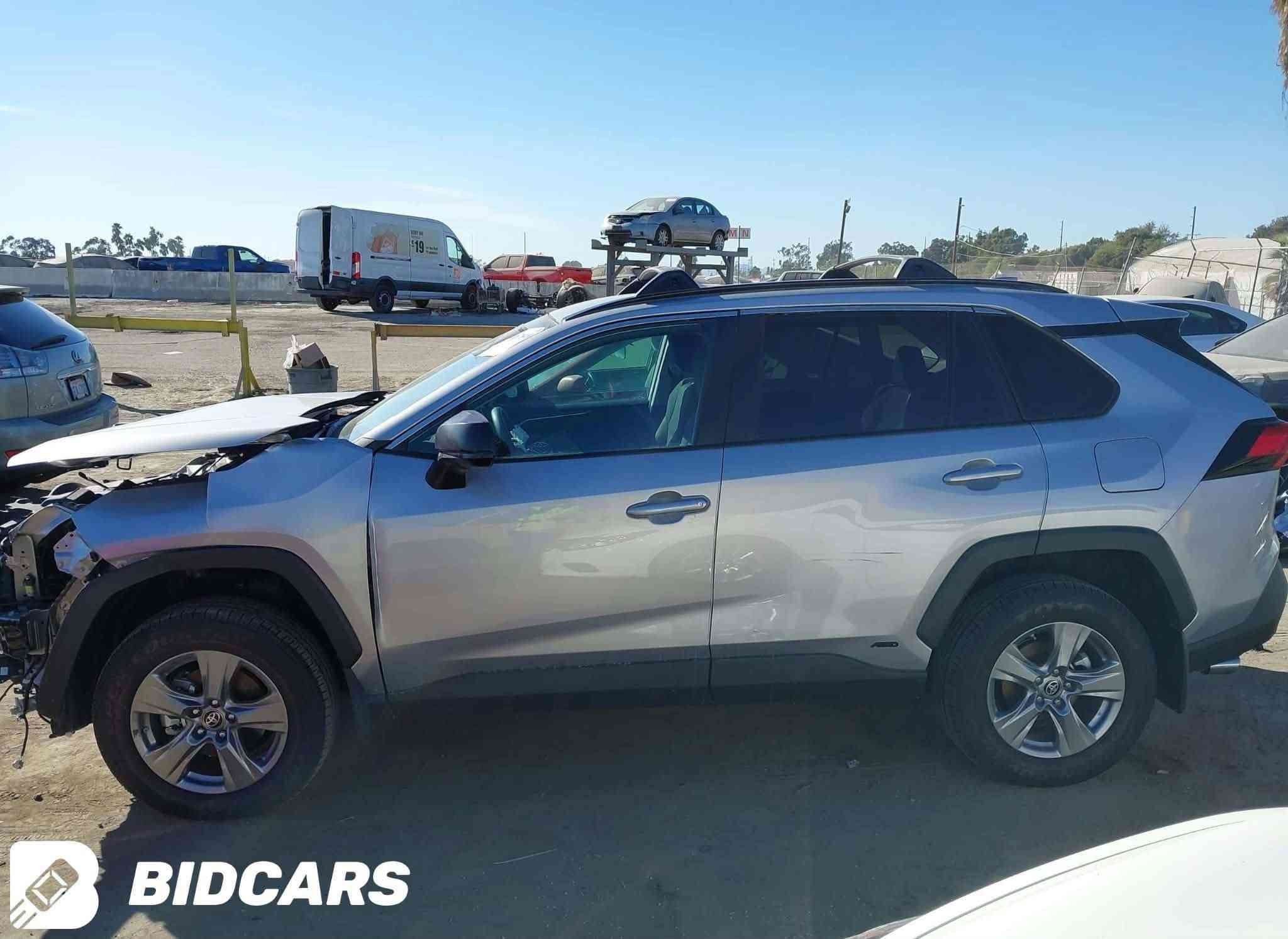 السلام عليكم للبيع راف فور موديل 2024السعر 240وبيها مجال للستفسار ***********

نص مكتوب في الصور:
- BIDCARS
- BIDVARS
- BIDCARC
