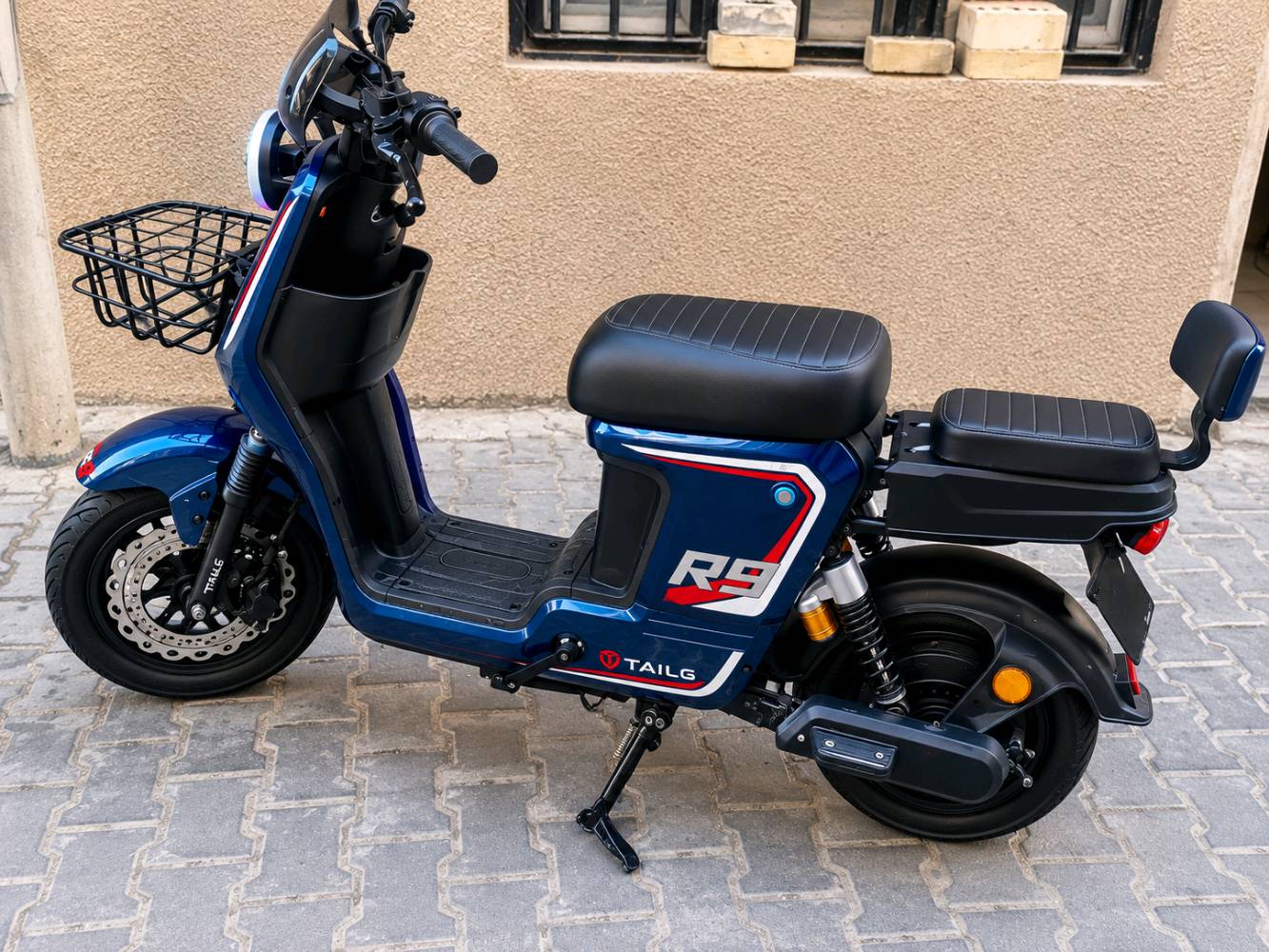 دراجة R9جديدة 2027 6بطاريات  الملف 1500 السعر  625الف بيها مجال  شوية