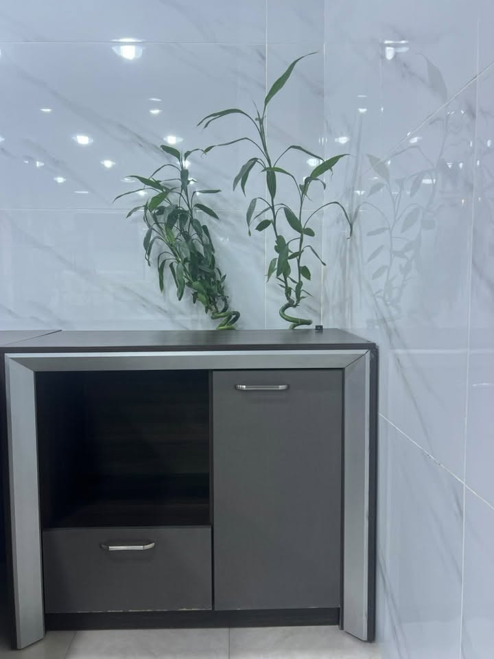 مكتب كامل + كراسي ضيوف وطبلة + كرسي مكتب طبي للبيع (كامل) بسعر 490 الف وبي مجال
***********📞

📍المنصور - 14 رمضان
