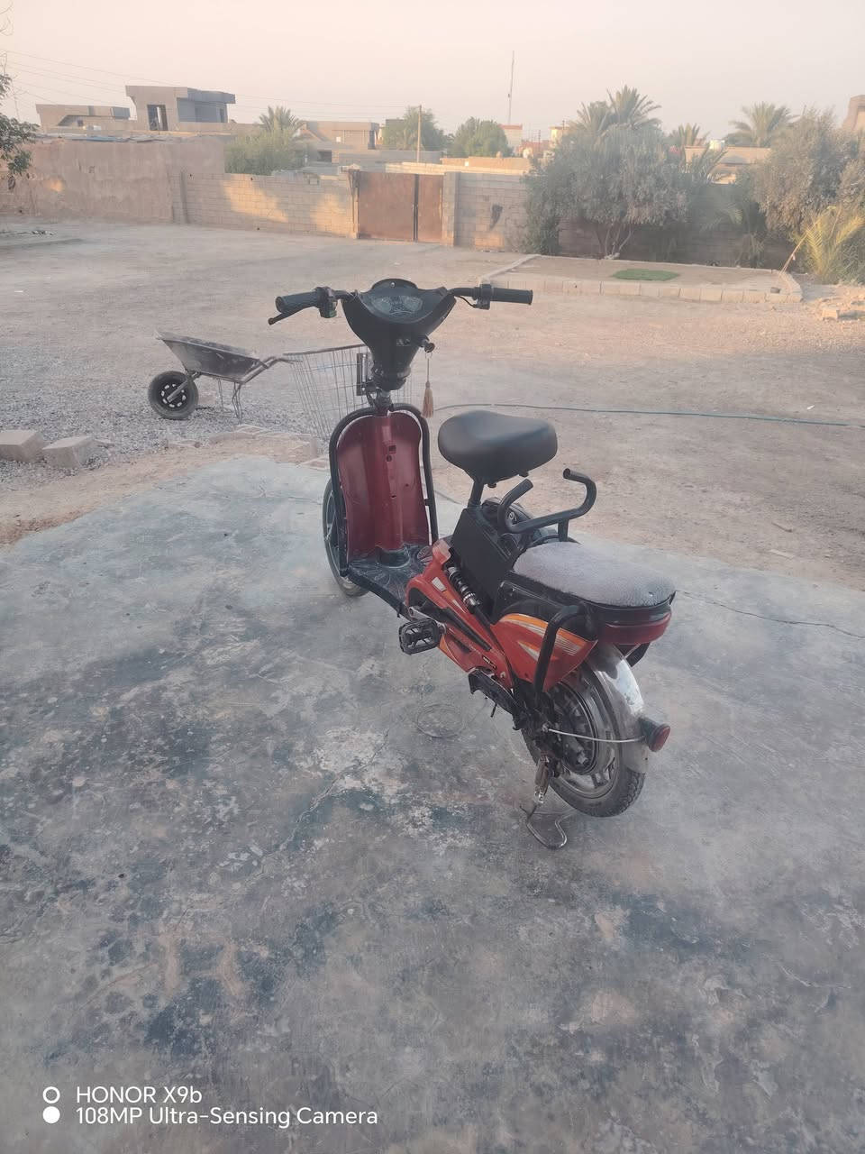 سلام عليكم ماطور شحن للبيع بطارياته جديده سعر 175 و بي مجال العنوان ديالى رقم الهاتف ***********
