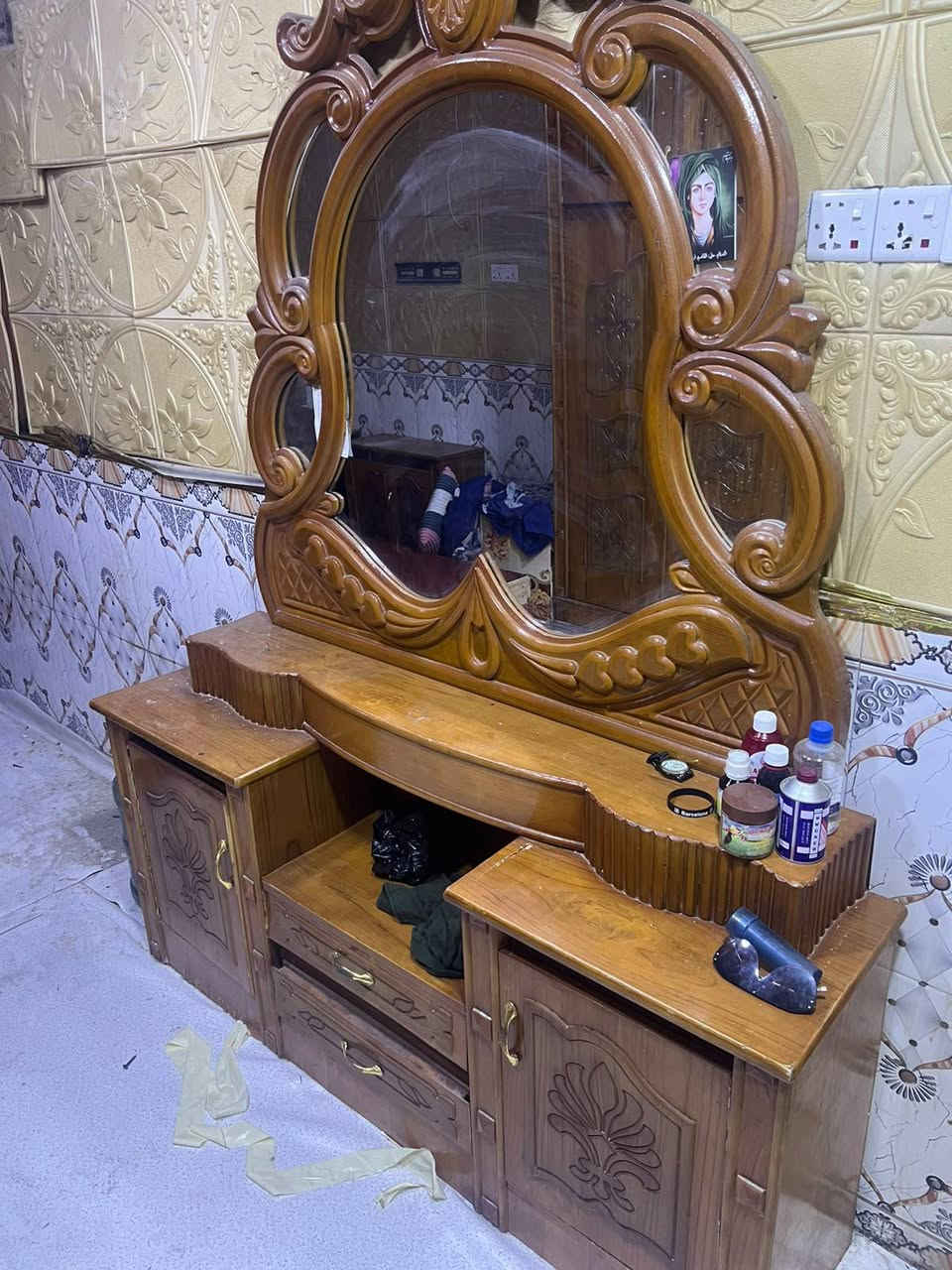 سلام عليكم غرفه للبيع مستعمله حلوه ونضيفه سعره ٨٠٠ الف وبيه مجال قليل
مكاني بصره معقل ***********
