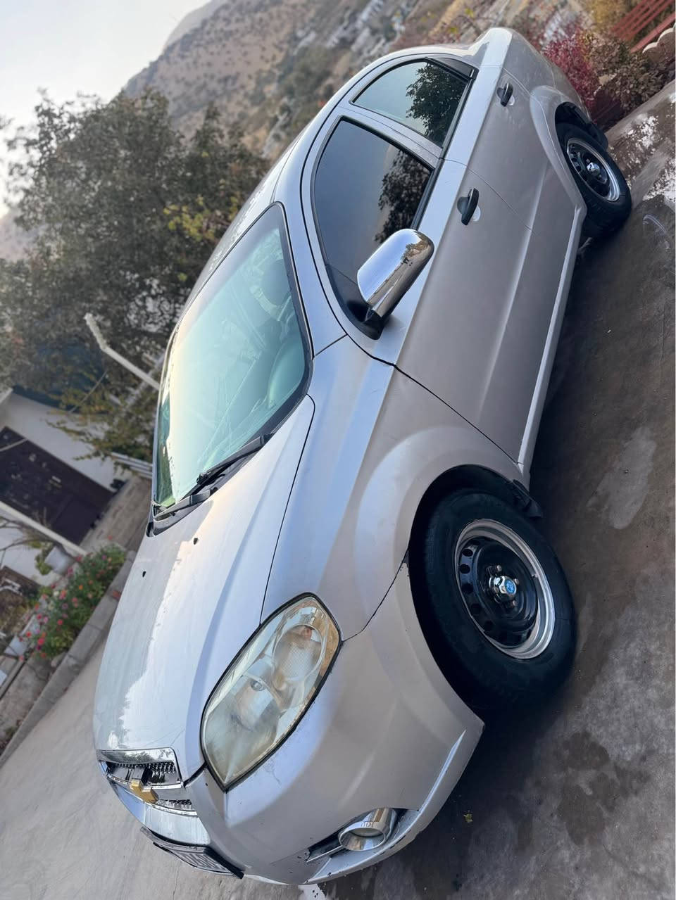 ئەڤیۆ ٢٠٠٩ مەکینە گەورە خوار بازار 🔥🚙
گێڕو مەکینەو سەرف و بوخاروتەقەو ڕەقەو هەموو گیانی بەشەرت تەبرید لەجێیا 🥶 گێڕ عادی مەکینە کەپس کامل مەسرەف کراوە ( نۆزڵ و پلاک و بەردی ساڵانساو بەخاخ و کامل حاسەکانی و پاتری و چوار تایەی تازەی بۆ بەستراوەو ڕۆن و فلتەری تازە و دەبەی ئاوی تازەو خازی تەبریدی تازە تێ کراوەو قایشی تایم کێسی گۆڕدراوە) هەموو مەسرەفێک کراوە بەس سایەقێکی ئەوێت 🕹️👨🏻
بۆیاخ //// بەس بۆنیت بۆیاخ بەبێ ناو لەسەر گەڕی بۆیاخم کردوە . دەعموو ناوگرتنی نیە کاڵ بونەوەی نیە سەقفی کەمێ تەرزەی هەیە وەک ئەڤیۆکانی تر . 
تەنها سەنەوی بەسەر چوە ڕەقەمی تازەیە بەشەرتی خرامەو تەحویل و هەموو شتێک. 
هەمموو زانیاریەکانم نوسیوە بۆ پەیوەندی👇👇
نرخی 💵💵 (٥٥$) وەرەقەو مەجالی کەم 
*********** سلێمانی السليمانية, العراق
