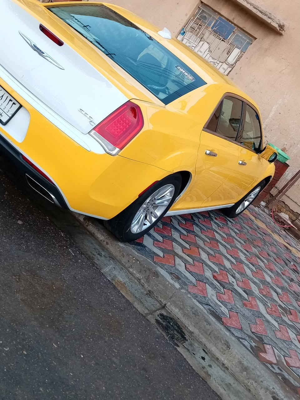 سلام عليكم سياره للبيع موديل 18 كفالة عامه كنديه رقم بغداد انكليزي باسمي رقم الهاتف ***********
