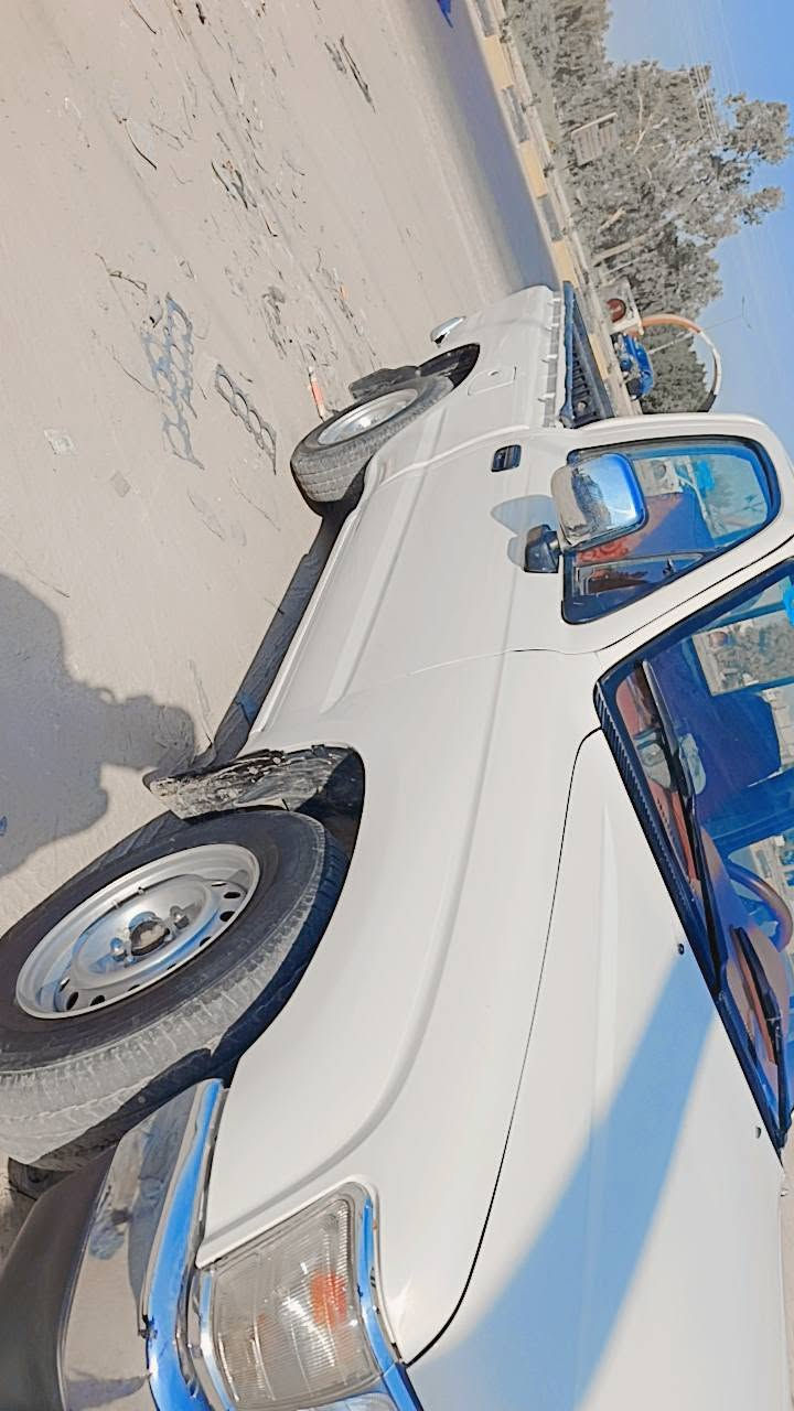 السلام عليكم بيكم هايلوكس ٢٠٠١ رقم بغداد انكليزي مميز بسمي السياره جاهزه من كلشي حداديه مكينه جمره كير اكسل كله مكفول التبريد نقص راديتر /***********/***********

