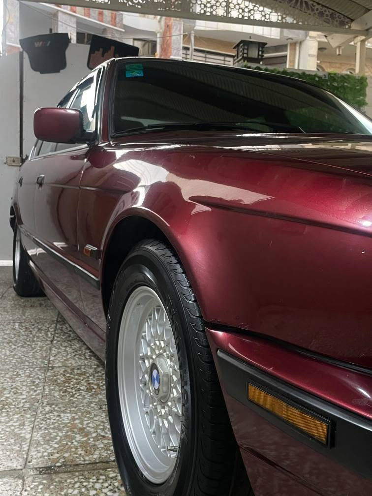 السلام عليكم 
بي ام دبليو اصل 520 شاديلها مكينة 525 موديل 1992 السيارة جاهزة من كلشي كير مكينة حدادية لـگ 
خير من الله السيارة مصروف عليها هواي جاهزة بالكامل
لايت زنون و مراوح كهرباء و تبريد منظمة بالكامل جديدة  
السعر 85 وبيها مجال حك الجية بيك خير و تدلل 
العنوان : بغداد السيدية حي الشباب 
للاتصال :*********** بغداد, العراق
