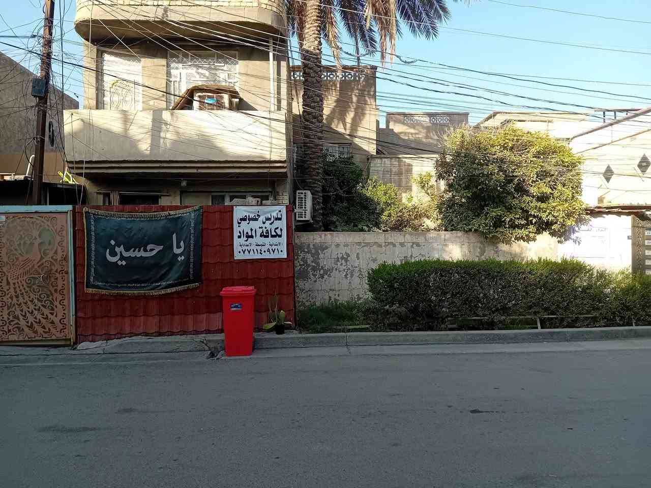 سلام عليكم دار مع مشتمل للبيع في زعفرانية منطقة الرشيد خلف ماركت العطار  المساحة الكلية 300 متر الواجه 15 نزال 20 طابو صرف للاستفسار *********** او ع الارقام الي بصورة

