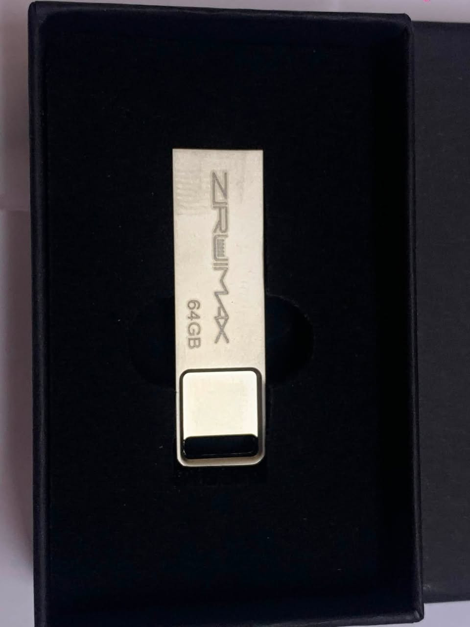 افلاشات. Usb. 64. وً. 128.  و.  32.  و.  16. كيكه. مع. ضمان. شهر.  توصيل محافظات.  ***********
