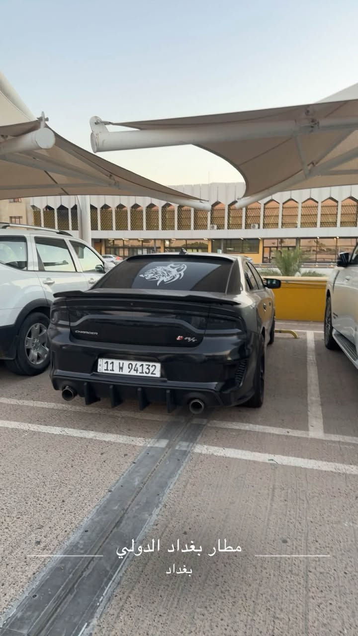 السلام عليكم للبيع جارجر 16 هيمي رقم بغداد باسمي بيه 3 قطع ماشيه 78 مايل بدون دواخل سياره ولا لغد مكاني بصره ***********

نص مكتوب في الصور:
- ERBIL
- مطار بغداد الدولي
- بغداد
- BASRA