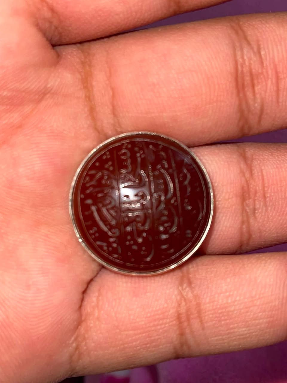 للبيع عقيق يماني كرزي قطعه قديمه صياغته كلش ثقيله سعر٧٥ الف بغداد مدينه صدر بيع فقط ***********
