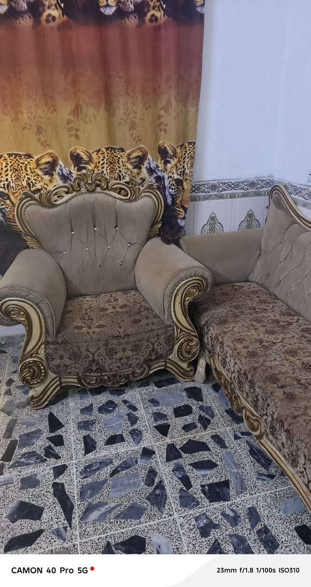 تخم ١٠ مقاعد نضيف ب٢٠٠ مكاني بغداد الكمالية
***********
