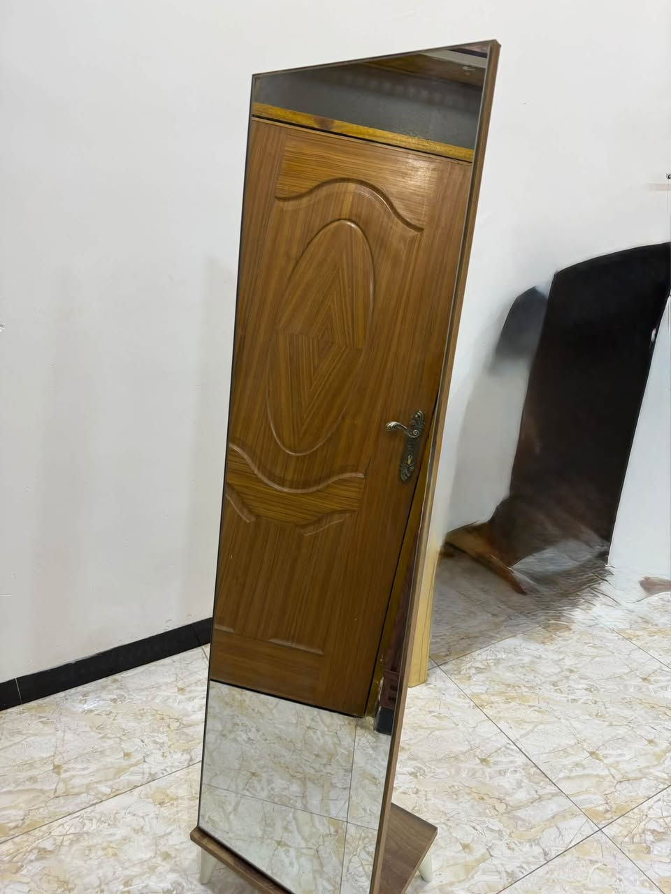 سلام عليكم غرفه نوم تركيا 8قطع استخدام قليل اخت الجديد السعر خاص
المكان المحموديه حي السلام
رقم ***********
