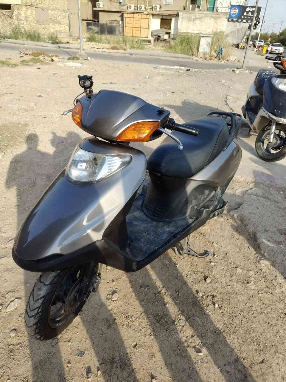 سبيسي ياباني مفتوحة ومبدل كفرات كفراتهه الاصلية موجوده . زوج تاير جدد والباقي كله بلادي . رايدهه ب650 وبيهه مجال رقمي ***********
