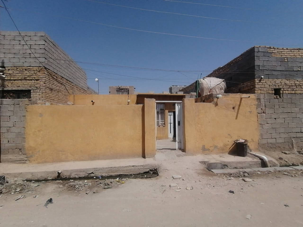 بيت مساحته 140متر بحي العسكري  يبعد عن طابو 20متر  بسعر مناسب جدا
تصال عل هاذا الرقم***********
