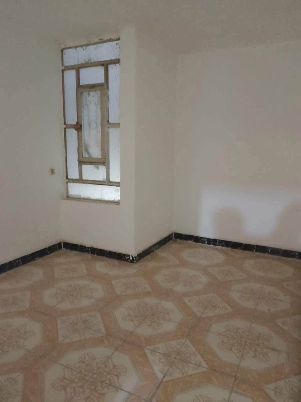 للإيجار مشتمل مساحة ٤٠ م بناء حديث يحتوي على

ط١ / أستقبال + حولي مطبخ + صحيات 

ط٢ / غرفتين نوم + بيتونة 

العنوان / الشعب مقابل سوق ال ٤٠٠٠ الاف قريب على الشارع

للاستفسار الاتصال / *********** مكتب الكرار للعقار
