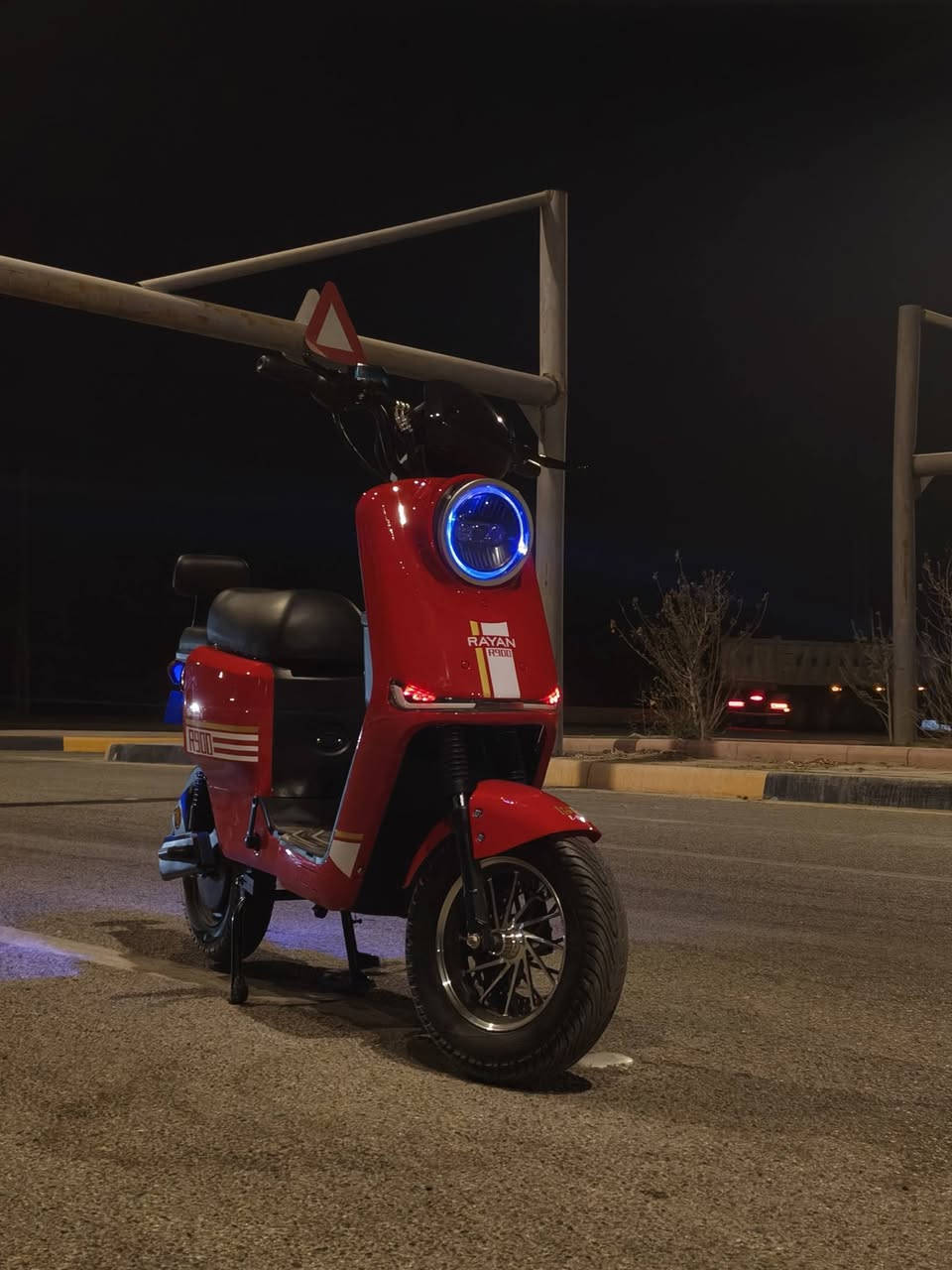 السلام عليكم 🤍
دراجة نوع R900 شركة الريان الدراجة مشتريها يوم 8/29 يعني بالضبط صار ١٥ يوم الدراجة جديدة برغي ممفتوح بيها ملفها 1200W 
الدراجة خمس بطاريات مال شركة الريان كبار المسطرة تمشي بالشحنة الوحدة 45 km 
مواصفاتها ▫️
لايت زنون 
🔹اشاير يسار ويمين ودبل إشارة 
🔹نظام R الرجوع للخلف 
🔹نظام 3 سرعات السرعة الحقيقية 70 
🔹منفذ شحن USB 
🔹الشاحن الأصلي موجود 
🔹مرايات جانبية ممفتوحة بعدها 
🔹الدراجة 2 سويج 2 بصمة 2 كارت 
🔹السعر 750 وبي مجال خير من الله 
للتواصل واتس أو اتصال *********** 
مكاني كربلاء قرب ملعب كربلاء الدولي
