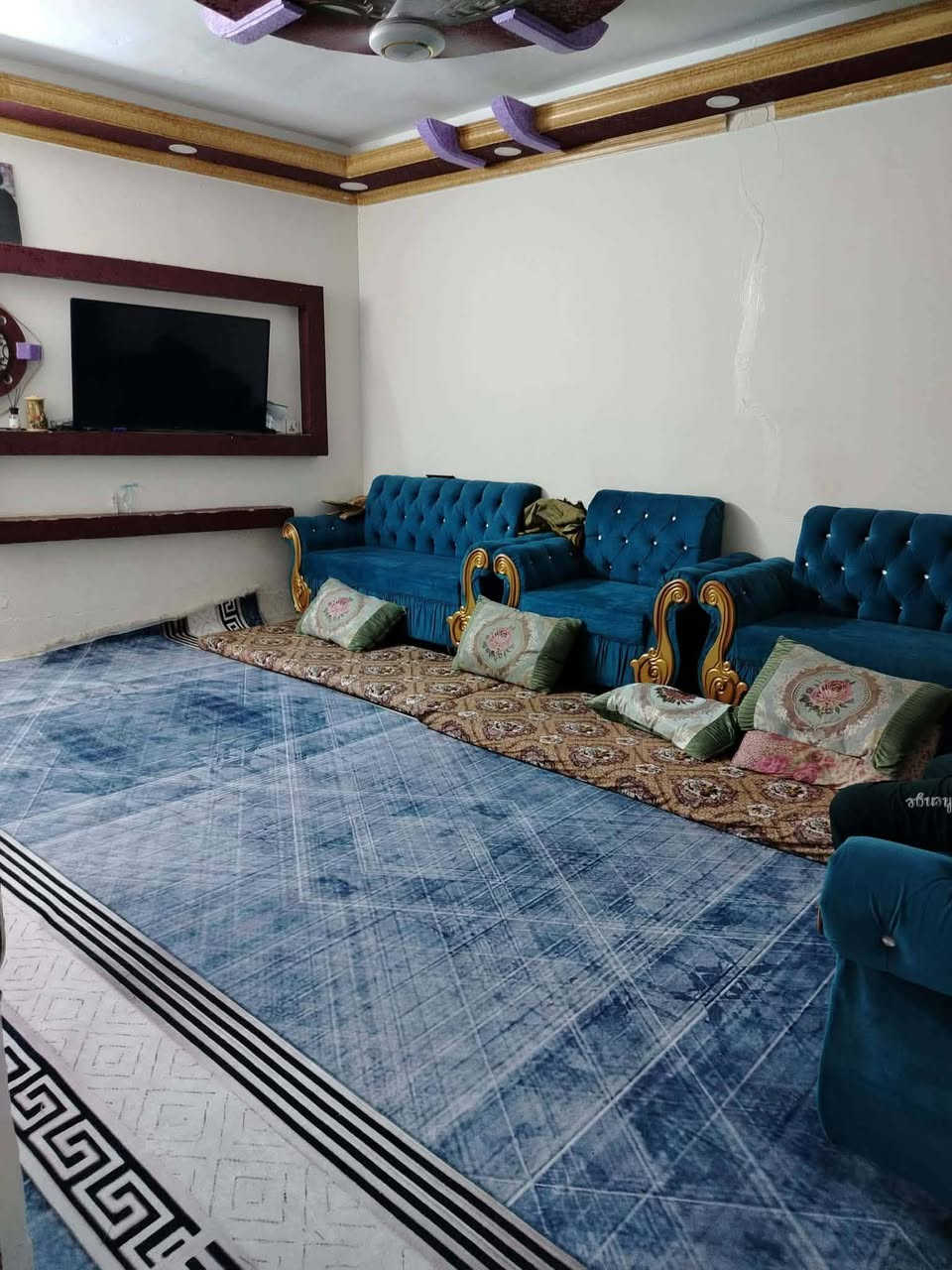 السلام عليكم

يوجد دار زراعي للبيع مساحه 180م بالسند 160
السعر 62كاش 
70بالاقساط 35 مقدم 

الموقع الدوب الشارع العريض
مكوناته /استقبال ومطبخ وصاله وغرفتين نوم ومجمع صحيات داخليه وخارجيه

للاستفسار الاتصال ***********
