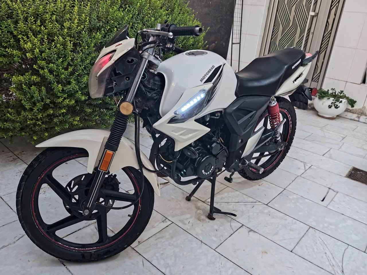 ار كي 200cc موديل 23 مكفولة من كلشي اوراق اصولية بمليون و 100 والشراي مااوكف وياه على سعر للتواصل واتساب ***********
