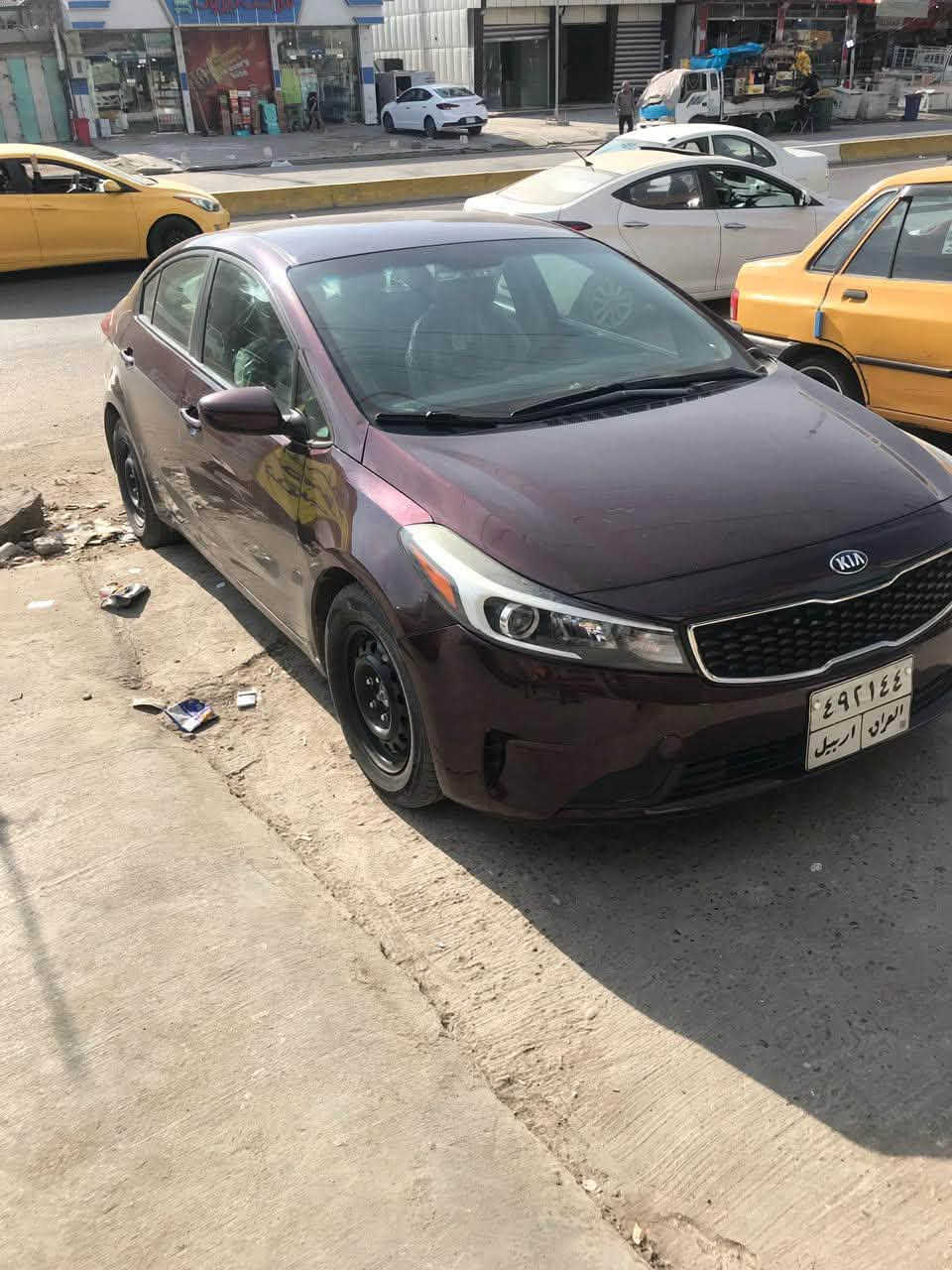 للبيع: كيا فورتي (Kia Forte) موديل 2017
اللون: عنابي

 المحرك: 2000 دوش (DOHC)

 الوارد : امريكي
 
المحرك والكيـر: بحالة ممتازة وبشرط الفحص 

 الإطارات: تخم تايرات كامل جديد 

تفاصيل الحادث والضرر:

 الحادث الأصلي بأمريكا (جاملغ جهة السائق، وتبديل بنيد)
بالاضافه الى سونار جديد 

السيارة ماشية 85

الموقع: بغداد – حي التراث

السعر : 110 وبيهه مجال بسيط

 للتواصل والاستفسار (اتصال / واتساب ) ***********
