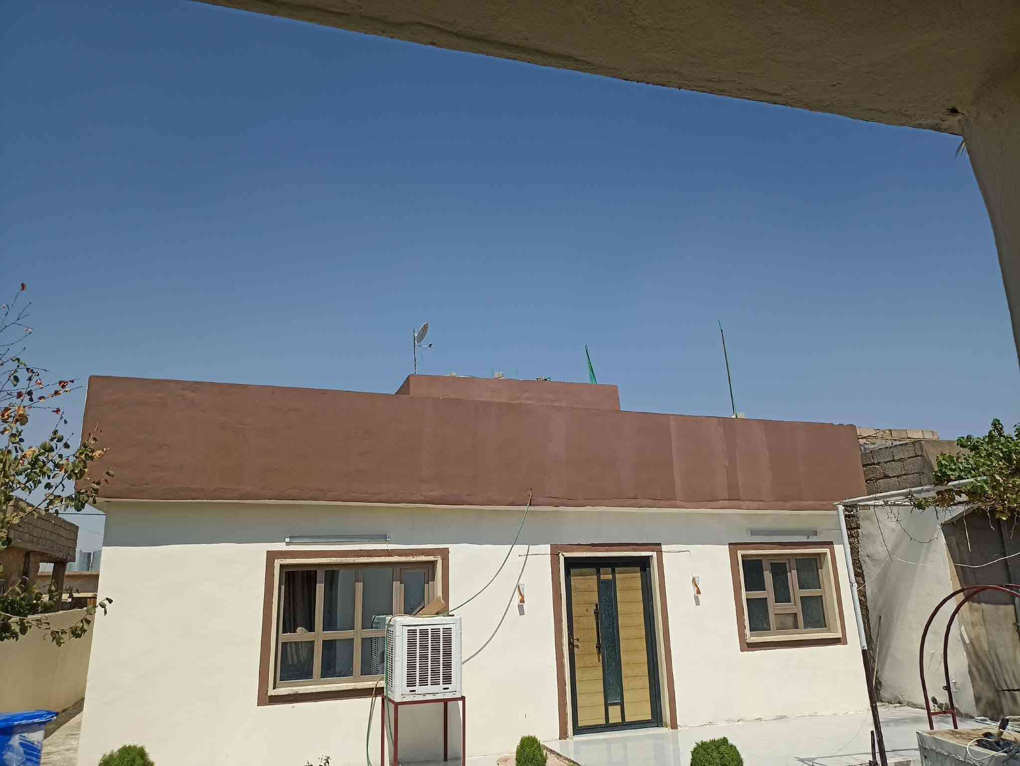 *احمِ بيتك من الحر والرطوبة والتسريب!*  
نقدم لكم خدمة *طلاء الأسطح بمادة العازل* بجودة عالية وضمان 

*مميزاتنا:*
- *عزل حراري*: يخفض حرارة السطح لحد 40% 
- *عزل مائي*: يمنع تسريب مياه الأمطار 100%
- *مواد مستوردة* مقاومة للشمس والأملاح
- *تنفيذ سريع ونظيف* + أسعار منافسة
ونعمل ايظا في صبغ المنازل والابواب وشبابيك وغرف الاخشاب ونعمل سقوف 
نخدم جميع مناطق *  
للاستفسار والحجز: [***********]
