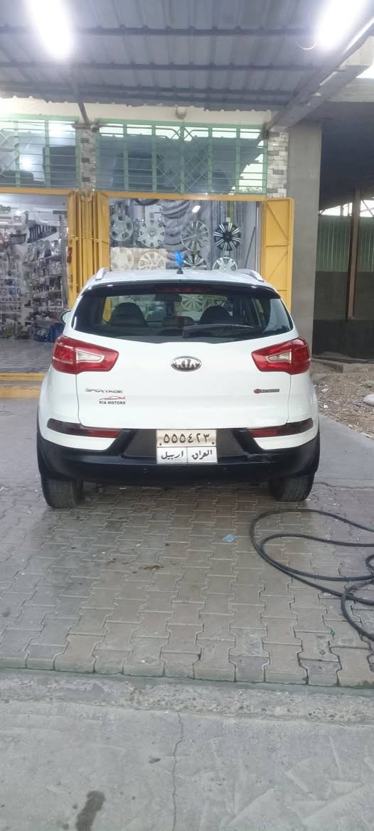السلام عليكم سبورتج خليجي14 بيها بنيد صبغ وربع جاملغ يمين ويسار بي شبر جان تكحيل بي محلو وراعيها صابغها ونطاني صور قبل الصبغ وسونار موجود سياره جاهزه كير محرك تبريد صدر تخم تاير سعر 115 ومستعجل عل بيع مكان سياره هيت شراي يتصل ***********

