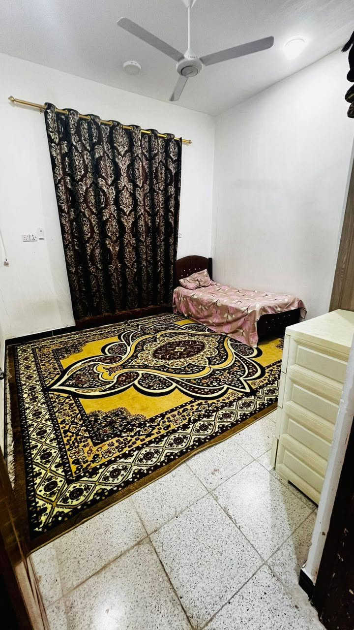 دار للبيع حي الحكم قرب ملعب الخماسي مساحه 110ركن يحتوي على 3غرف نوم وصاله ومطبخ وبراني وحمامات مطلوب 6للمصرف السعر الاتصال على 
***********
***********
