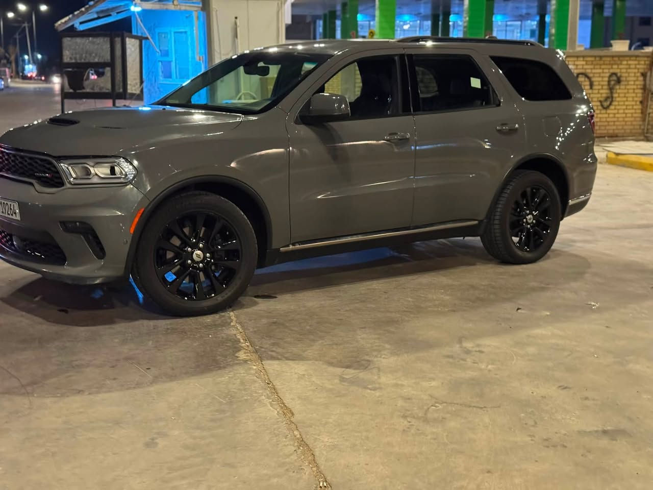 إعلان بيع سيارة دودج دورانجو 2021
المواصفات والتفاصيل:
 النوع والموديل: دودج دورانجو (Dodge Durango) موديل 2021 - وارد أمريكي
 المسافة المقطوعة: 110,000 كم
 المحرك: محول محرك 2014 بالكامل قطع أصلية
 اللون والبدن: حادث جاملغ وبنيد (مرفق السونار للتفاصيل الكاملة)
 المكان: محافظة واسط - الكوت المركز
المميزات والتجهيزات:
 كشنات جلد كهرباء (مقاعد منفصلة)
 صندوق (جنطة) كهرباء
 كاميرا خلفية
 ويل كب قياس 20 مع تخم تايرات جديد
 السيارة بحالة ممتازة وجاهزة للاستخدام ("خير من الله")
الأوراق والملكية:
 رقم واسط، باسمي والتحويل مباشر ثاني يوم
السعر والتواصل:
 السعر عند الاتصال
 للتواصل والاستفسار (هاتف / واتساب): ***********
