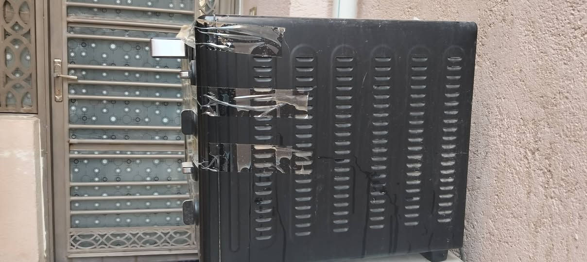 فرن كهربائي مستعمل جديد شغال فوك وجوا فقط سبرنگ الباب تحتاج تبديل  للبيع سعره 35 الف و مجال قليل نضافه 85% ناصريه مركز ***********
