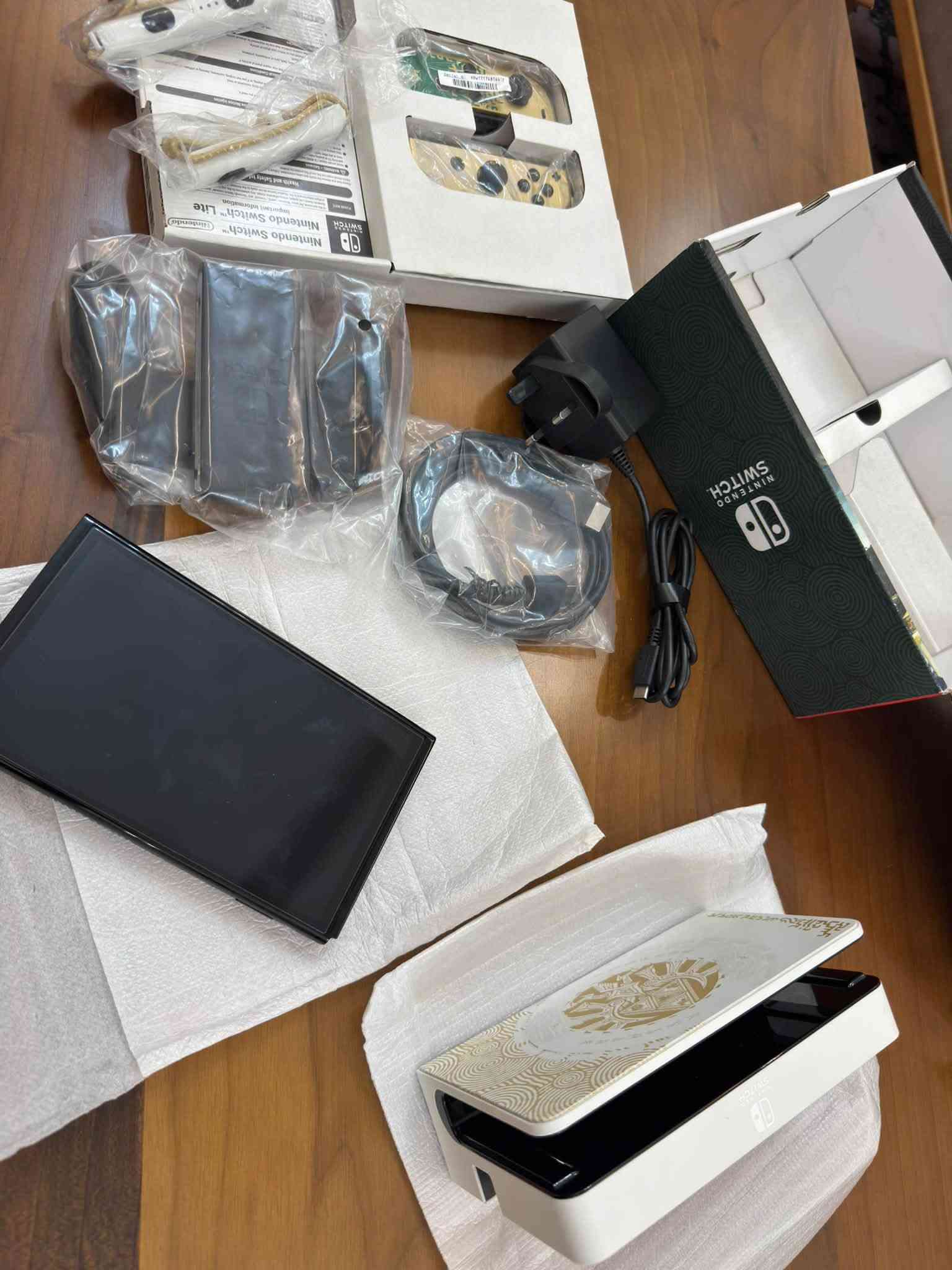 نينتندو سويتش OLED • نسخة زيلدا • سانديسك ٥١٢جيجا