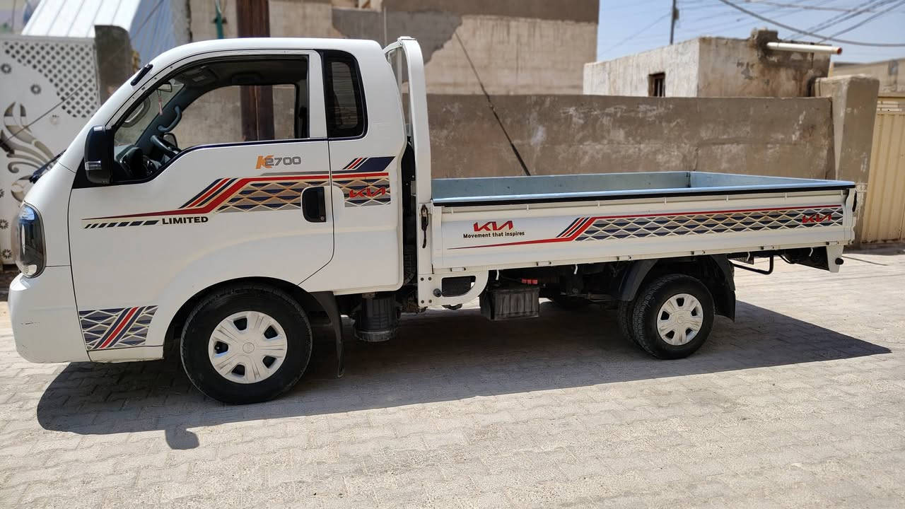 السلام عليكم كيا حمل موديل 21كفالة عامه رقم قادسيه انكليزي ماشيه اصل 100مكان ديوانيه سياره جديده معه الكلمه 2700محرك ***********
