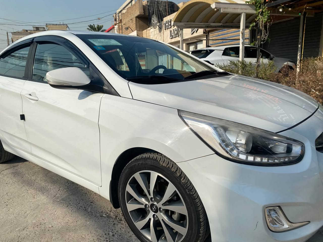 سلام عليكم 
اكسنت خليجي 2018 
رقم بغداد انكليزي بأسمي هزة جديدة 
محرك 1600 دبل قطرة 
ماشية 69 حقيقي 
فول مواصفات 
فتحة 
اشاير بالمري 
ويل جبير 
شاشة وكامرة بلادية 
4 دسك 
لد امامي وخلفي 
لايت زينون نهار 
تحكم ستيرن جهتين 
داش كام 4 كامرات امامي خلفي جوانب 
دبل سويج شخاطة 
السيارة مكفولة بيها ملاحظات بسيطة 
والسيارة كاملة وجاهزة من ناحية الكير ومحرك وتبريد وباقي امورها على وضع الشركة شرط فحص 
مكاني بغداد الدورة 
السعر دزلي عالخاص 
الاتصال على هاذ الرقم 
***********📞☎️
