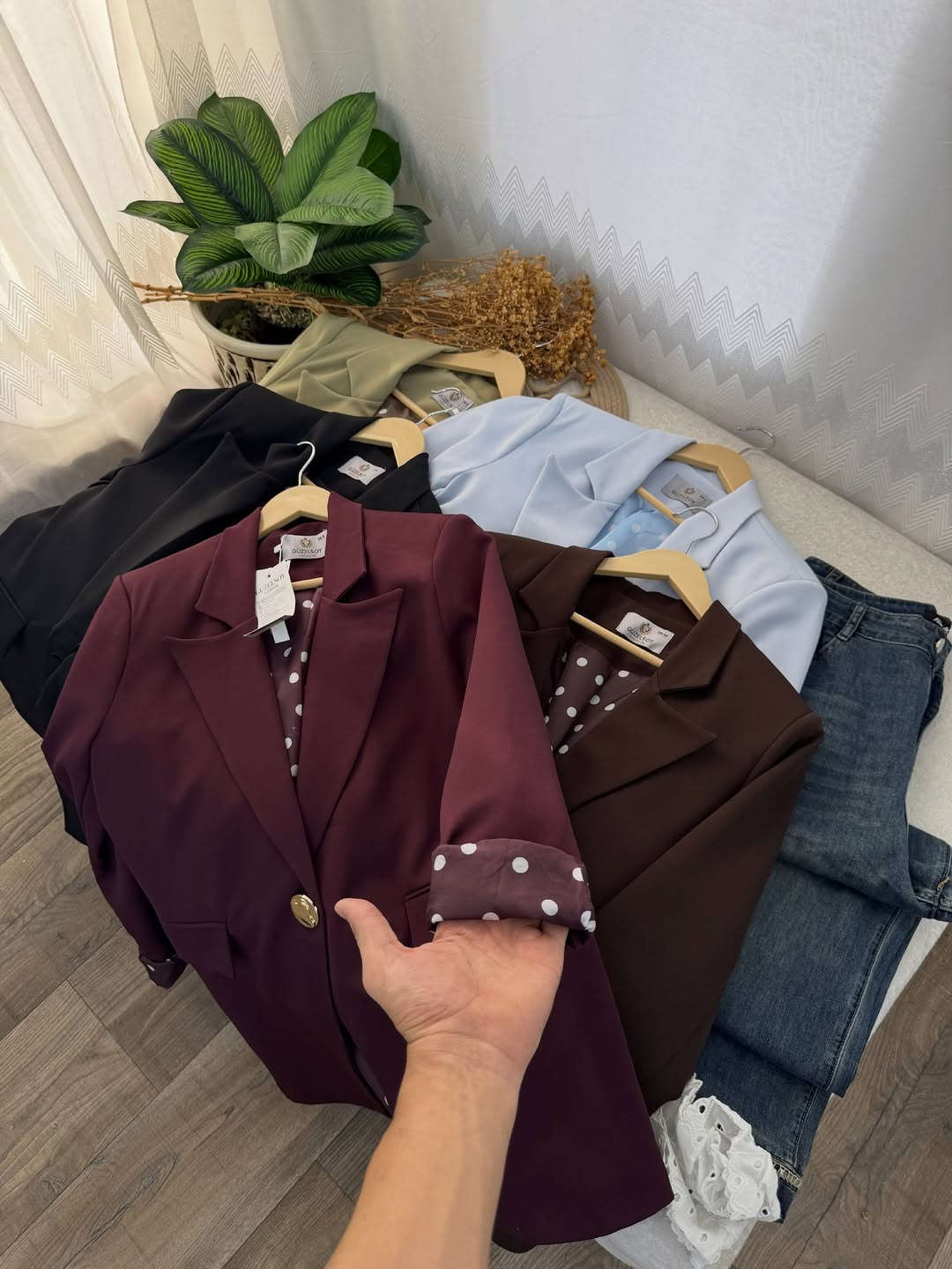 اقوه كولكشن،
بليزر طول 75سم
قياس. 36-38-40-42-44-46
 جديد من ⚜️ازيـــاء قسماويه⚜️
 📞 

للحجز  السريع مراسلة الصفحة 
***********
—————————
العنوان: بابل _ قضاء القاسم _الفرع المجاور لصيدليه كمال الجلبي خلف اسواق تفاحه 
______________
 متوفر خدمه التوصيل  داخل القاسم
بابل 3الاف 
محافضات 5 الاف
