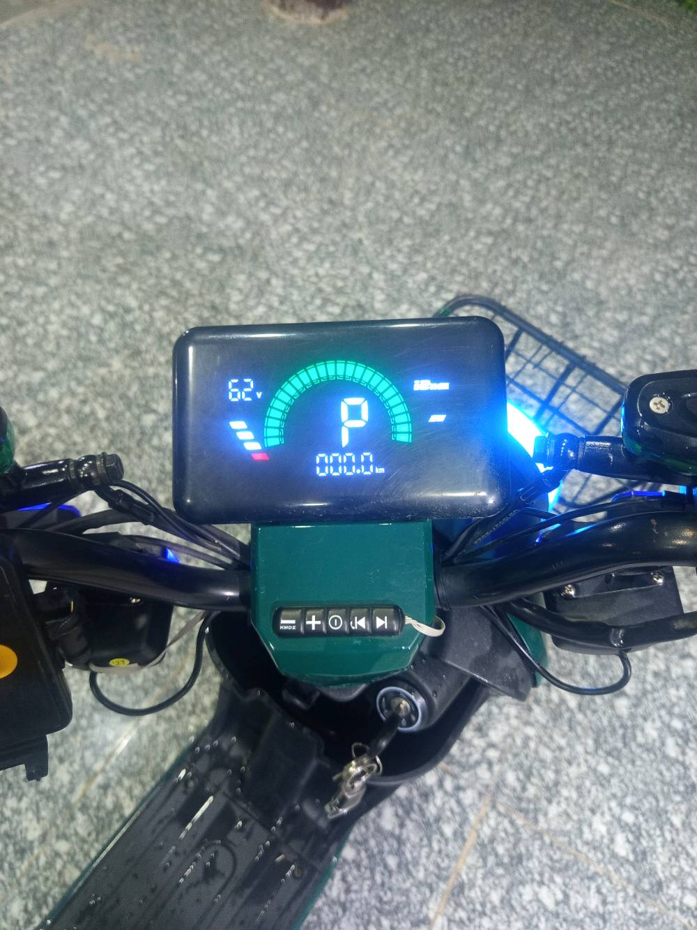 ⚠️⚠️⚠️🚦🚦🚦
🛑🛑دراجه شحنR9 وينلي
 1️⃣موديل 2026 
2️⃣ملف 1200
3️⃣  5 بطاريات كبار دبل
4️⃣ضد المي
5️⃣شاشه تبين اي عطل بل دراجه 
6️⃣بيهه سويج وبصمه وكارت
 7️⃣ونضام مانع السرقة
8️⃣ونظام R رجوع للخلف 
9️⃣ وبيهه ربط بلوتوث سماعات عاليه تخبل
السعر 450 وبيه مجال
الاصلاحات فقط تبديل السكليتر والتاير الخلفي
للاستفسار اتصال او واتساب ***********