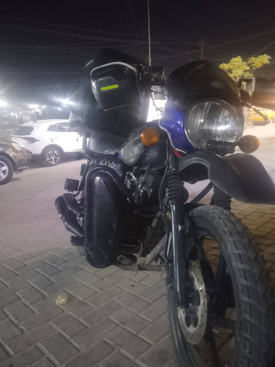سلام عليكم ورحمه الله وبركاته شبابنه الطيبه بوكسر للبيع موديل 22 اوراق سكنر سعر 950وبيهه مجال مكان بغداد رقم هاتف ***********
