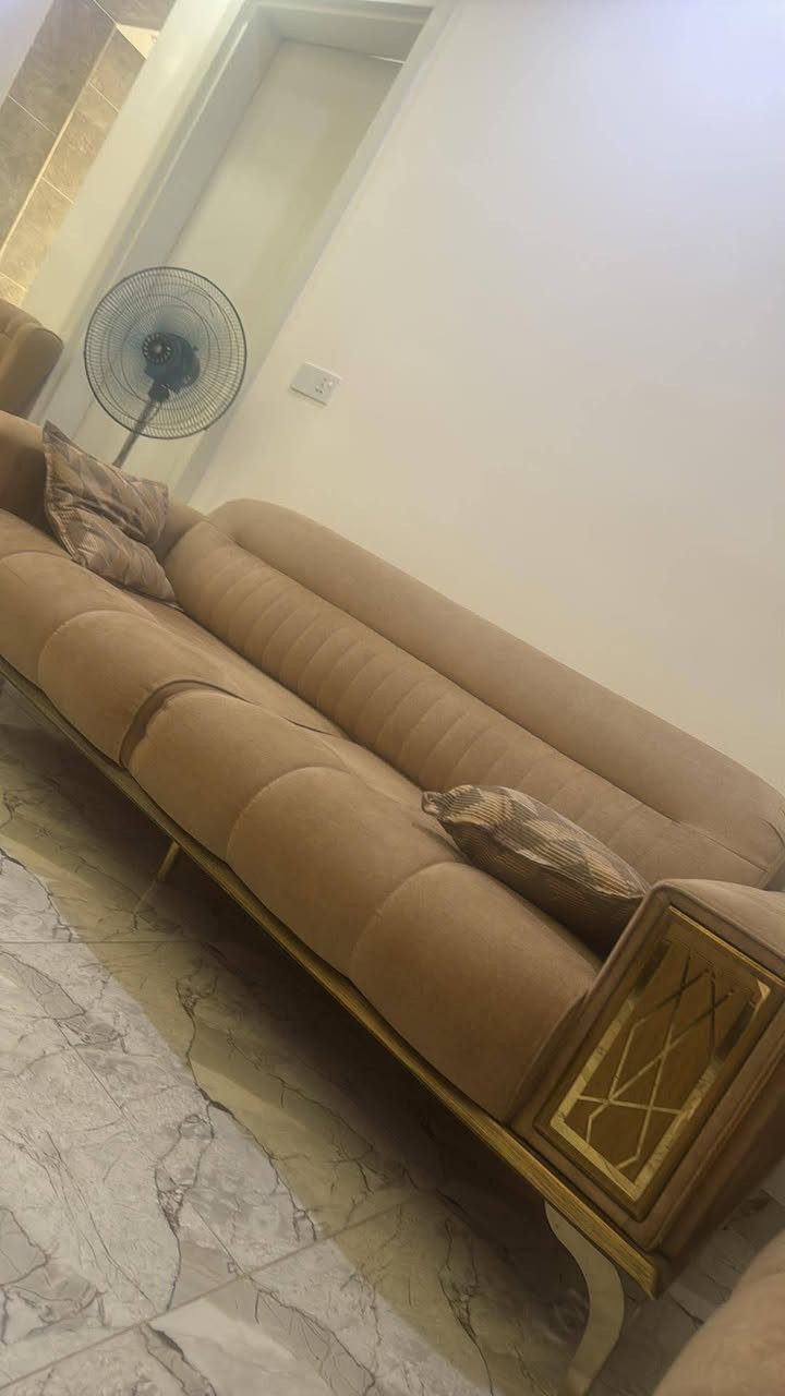 عندي تخم ١٠ نفرات جديد فول نظافه وميز مال تلفزيون وياه سيت كامل مصار جم شهر ماخذينه سعر ٩٠٠ الف       وحجله جديد ٢٥ الف مكاني خانقين
