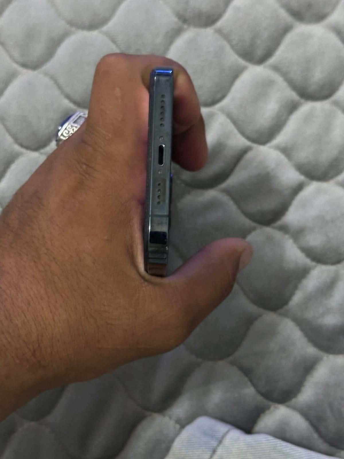 سلام عليكم آيفون ١٢برو ماكس جهاز نضيف دبل شريحه ذاكره٢٥٦ مبدل شاشه وبطاريه بس وضهر بارحه ومع مني ونفطر تكنيك اتصال شحن ميصرف جهاز نضيف رايده ٣٥٠ وبي مجال بسيط مكاني بلديات شارع المرور رقمي
***********

نص مكتوب في الصور:
- القطع والخدمة تجمع Apple سجل تاريخ القطع والخدمة، وهذا السجل يعرض معلومات عن هذا الـ iPhone وحالته وتفاصيل إصلاحه. معرفة المزيد... يتوفر تكوين البطارية تم اكتشاف بطارية جديدة. يرجى إعادة التشغيل لتكوين البطارية الجديدة لهذا الـ iPhone. معرفة المزيد... إعادة التشغيل والانتهاء من الإصلاح سجل تاريخ الخدمة الشاشة غير معروف < الكاميرا غير معروف < بصمة الوجه مشكلة <
