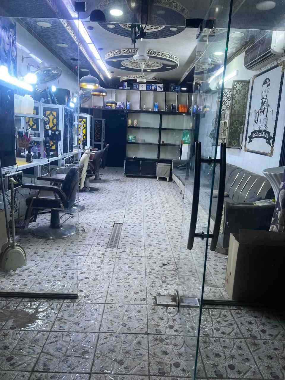 إعلان إيجار محل حلاقة جاهز ومتكامل
للإيجار محل حلاقة متكامل وجاهز بالكامل من كافة الاحتياجات والأغراض.

 التجهيزات: يحتوي المحل على 5 كراسي حلاقة ومجهزة بالكامل.

ملاحظة: المحل جاهز للعمل فوراً دون الحاجة لأي مصاريف إضافية أو وقت

فريق العمل: يضم المحل حالياً 3 حلاقين جاهزين للعمل.

الاتصال*********** @إشارة
موقع 🌐 المكان الديوانية ,دور النسيج
